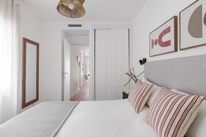 Desk, free cribs/infant beds, free WiFi, bed sheets - Madrid Sur Apartments by Olala Homes (Madrid)