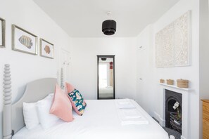 1 bedroom, iron/ironing board, free WiFi - Trendy Central 1 Bed Flat with Roof Terrace (The City of Brighton and Hove)