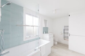 Hair dryer, towels - Trendy Central 1 Bed Flat with Roof Terrace (The City of Brighton and Hove)