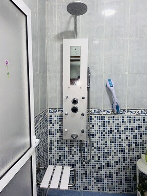 Duschwanne, Whirlpool, Haartrockner, Bidet