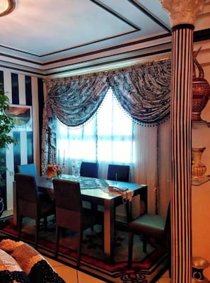 3 chambres, fer et planche à repasser, accès au Wi-Fi (inclus)