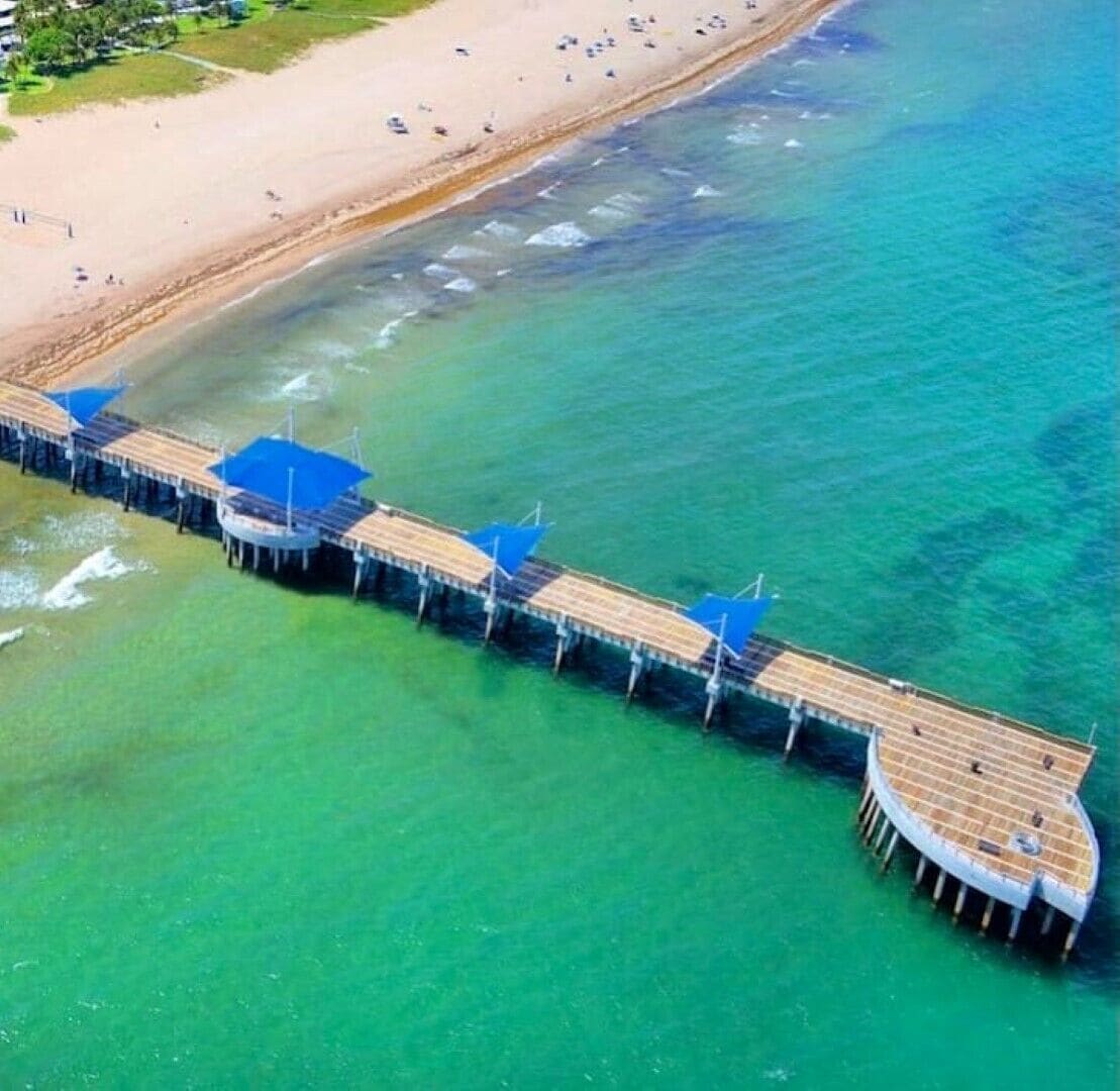 Plage à proximité, chaise longue, serviettes de plage