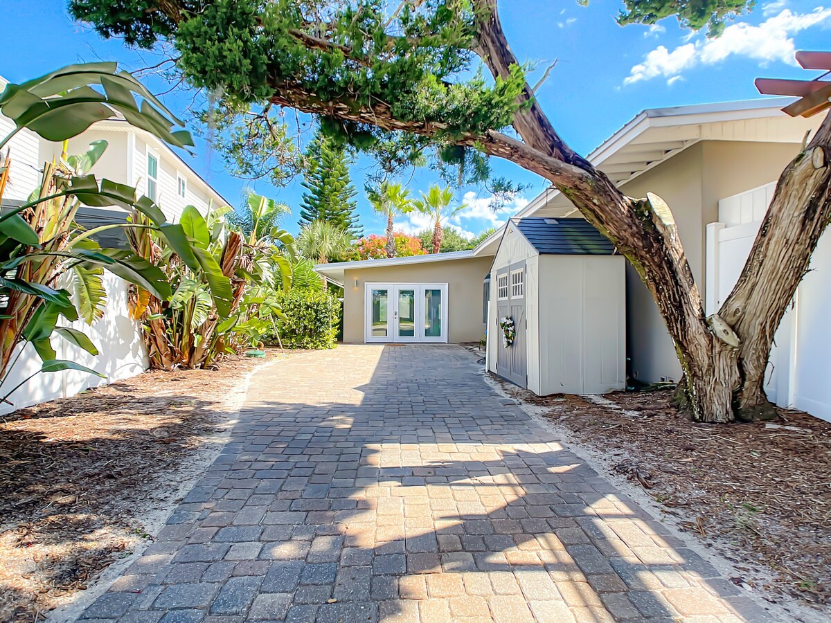 Photo 11 of Near historic Bridge of Lions, Old Town, and beaches! Huge Outdoor Living Space!