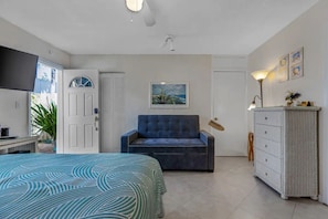 2 bedrooms, desk, iron/ironing board, WiFi