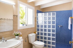 Bathtub, hair dryer, towels