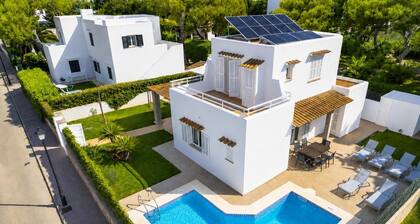 Villa Roca Nova - Four Bedroom Villa, Sleeps 8