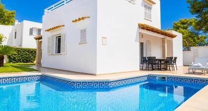 Villa Roca Nova - Four Bedroom Villa, Sleeps 8