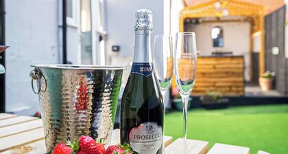 6 bedroom accommodation in Blackpool