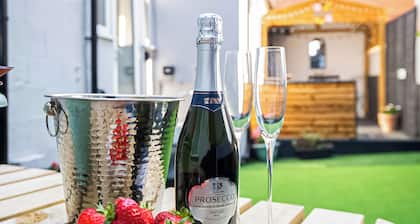 6 bedroom accommodation in Blackpool