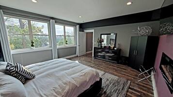 2 bedrooms, iron/ironing board, travel cot, free WiFi