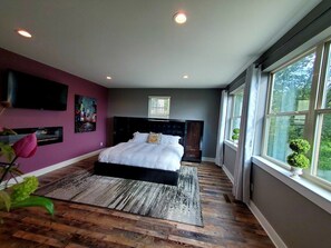 2 bedrooms, iron/ironing board, travel crib, free WiFi