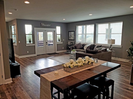 Interior. This house is a 2 bedroom(s), 1 bathrooms, located in Chattanooga, TN.