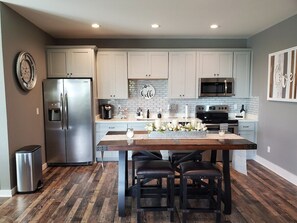 Fridge, microwave, oven, stovetop - This house is a 2 bedroom(s), 1 bathrooms, located in Chattanooga, TN. (Chattanooga)