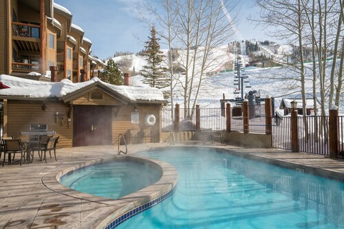Learning to Fly! Stunning Ski In/Out, On-Call Shuttle, Ski Valet, Hot Tub, Pool, Complete Remodel!