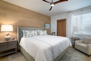 4 slaapkamers, een bureau, een strijkplank/strijkijzer, gratis wifi