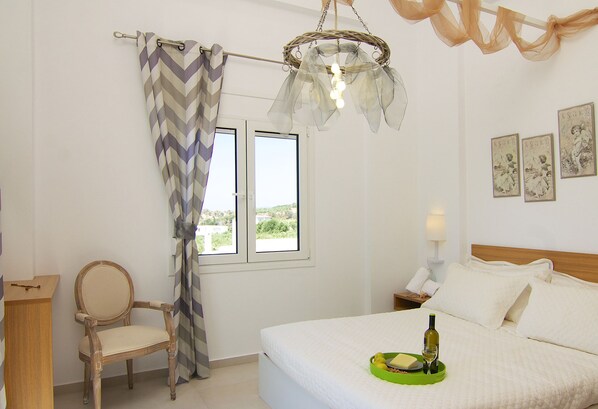 3 bedrooms, travel crib, WiFi