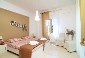 3 bedrooms, travel crib, WiFi