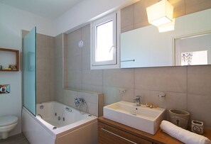 Bathtub, jetted tub