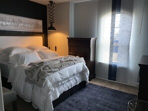 2 bedrooms, desk, iron/ironing board, WiFi