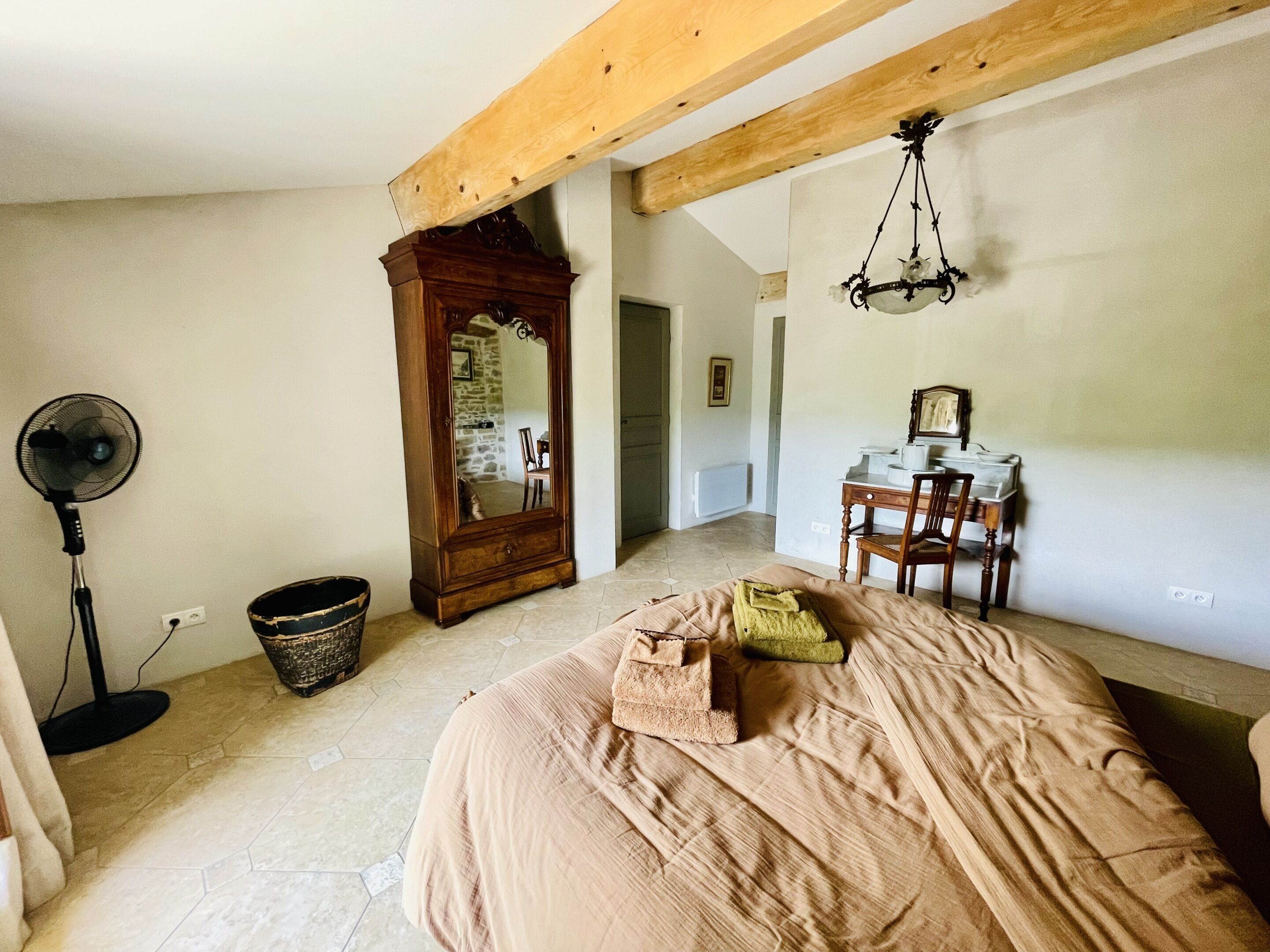 3 chambres, bureau, fer et planche à repasser, Wi-Fi gratuit