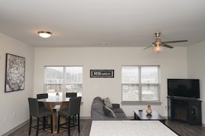 Smart TV, fireplace