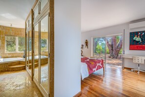 5 bedrooms, iron/ironing board, travel crib, free WiFi - Stay in the property of your dreams at Meia Lua in Pinheiro (luz de tavira)