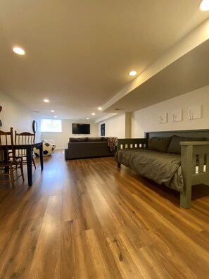 Smart TV, fireplace, DVD player