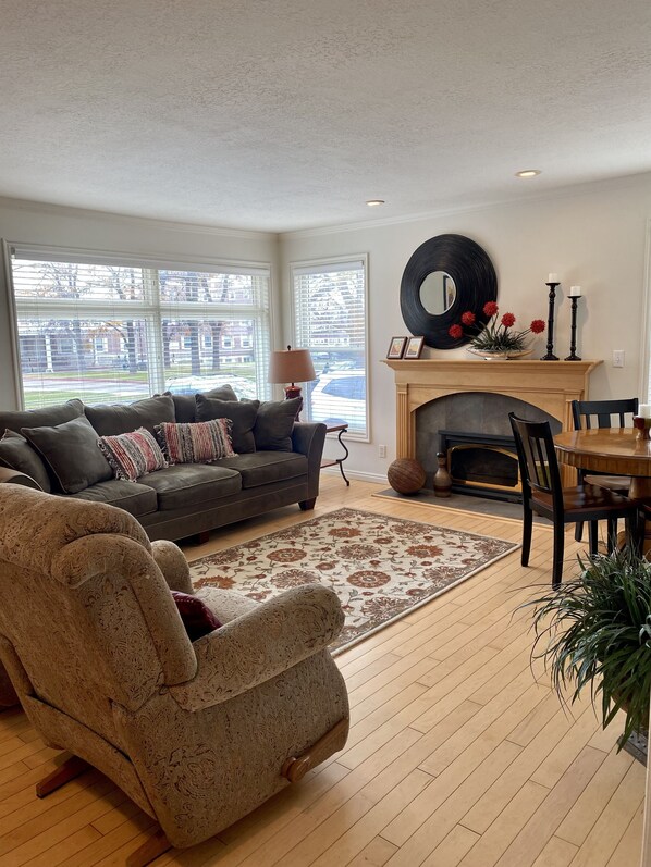 Smart TV, fireplace, DVD player
