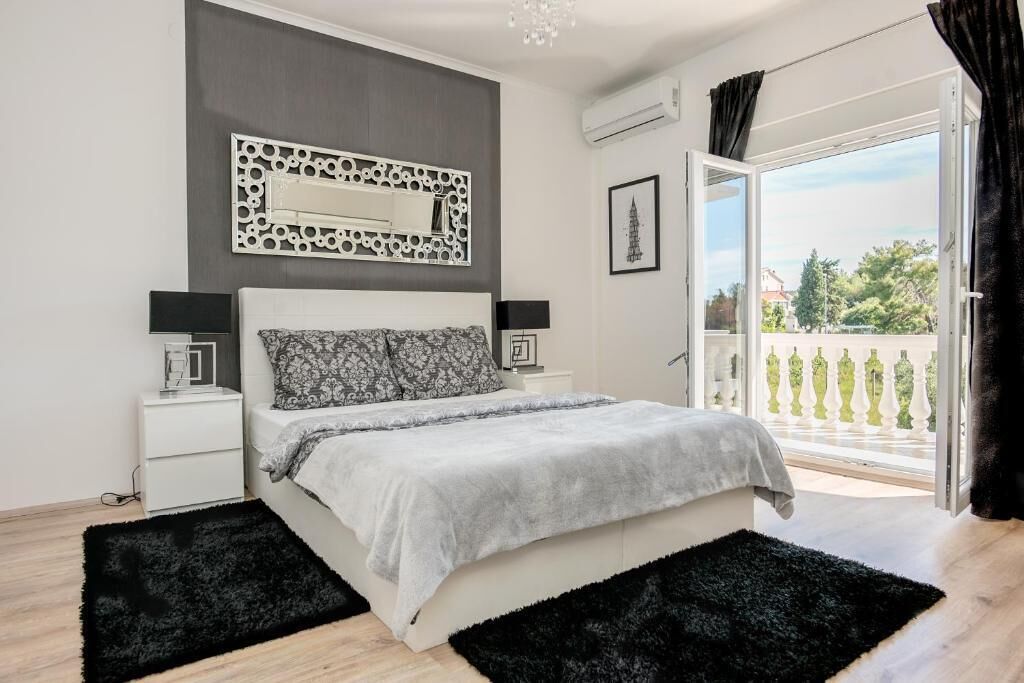 Seprai premium, selimut bulu angsa, dan busa memori