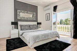 Seprai premium, selimut bulu angsa, dan busa memori