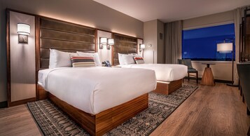 Una cassaforte in camera, una scrivania, postazione laptop