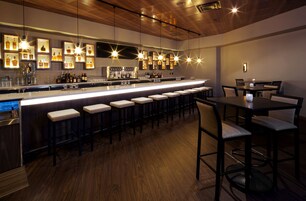 2 restaurants, breakfast, lunch, dinner served; American cuisine