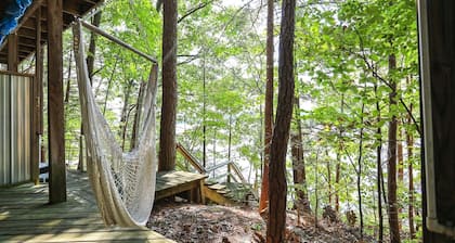 East Seneca Lake Cottage Nestled Amongst the Trees, Near Watkins Glen