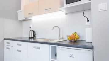 KylskÄp, mikrovÄgsugn, spishÀll och diskmaskin