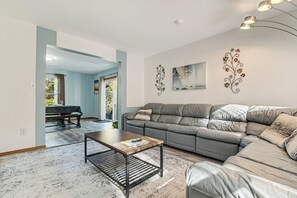 Smart TV, chimenea, videojuegos y reproductor de DVD 