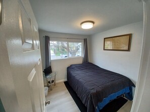 3 bedrooms, desk, free WiFi, bed sheets - BEAUTIFULLY REMODELED VERY OPEN 3 BED 2 BATH! (Citrus Heights)