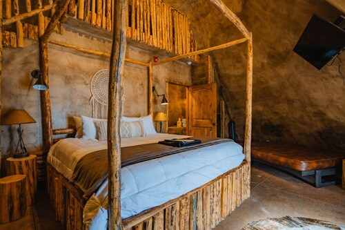 Appaloosa Tipi w/ 1 King Bed, 2 Futons, Outdoor Kitchen and Hot Tub