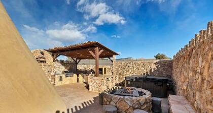 Appaloosa Tipi w/ 1 King Bed, 2 Futons, Outdoor Kitchen and Hot Tub