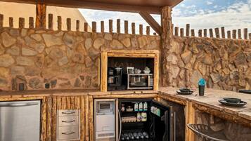 Fridge, microwave, dishwasher, coffee/tea maker