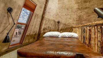 1 bedroom, travel cot, free WiFi, bed sheets