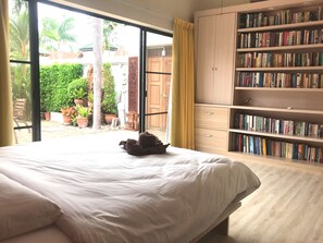 4 bedrooms, in-room safe, desk, free WiFi