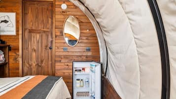 1 bedroom, travel cot, free WiFi, bed sheets