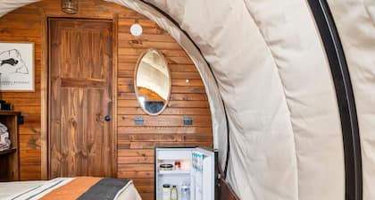 Buffalo Bill Wagon #25 w/ 2 QB, BBQ & Fire Pit