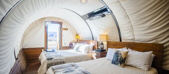 Buffalo Bill Wagon #25 w/ 2 QB, BBQ & Fire Pit
