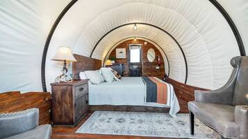 1 bedroom, travel crib, free WiFi, bed sheets