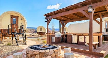 Outdoor Fun Wagon #26 By The Pond w/ 2QB and outdoor kitchen