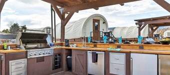 Wild Cow Mary Wagon #28 w/ 1QB and 2 BB w/ Outdoor Kitchen