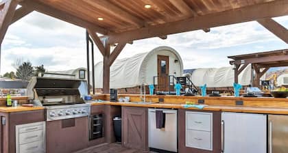 Wild Cow Mary Wagon #28 w/ 1QB and 2 BB w/ Outdoor Kitchen