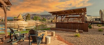 Experience Zion in a Luxurious Western Wagon #29 15 min from Zion w/ 2QB & Outdoor Kitchen