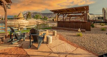 Experience Zion in a Luxurious Western Wagon #29 15 min from Zion w/ 2QB & Outdoor Kitchen